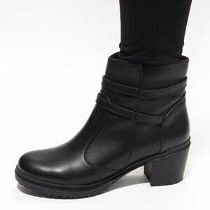 Black Ankle Boots 10M Block Heel
